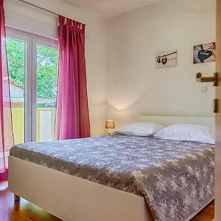 Prodan 2 Apartment